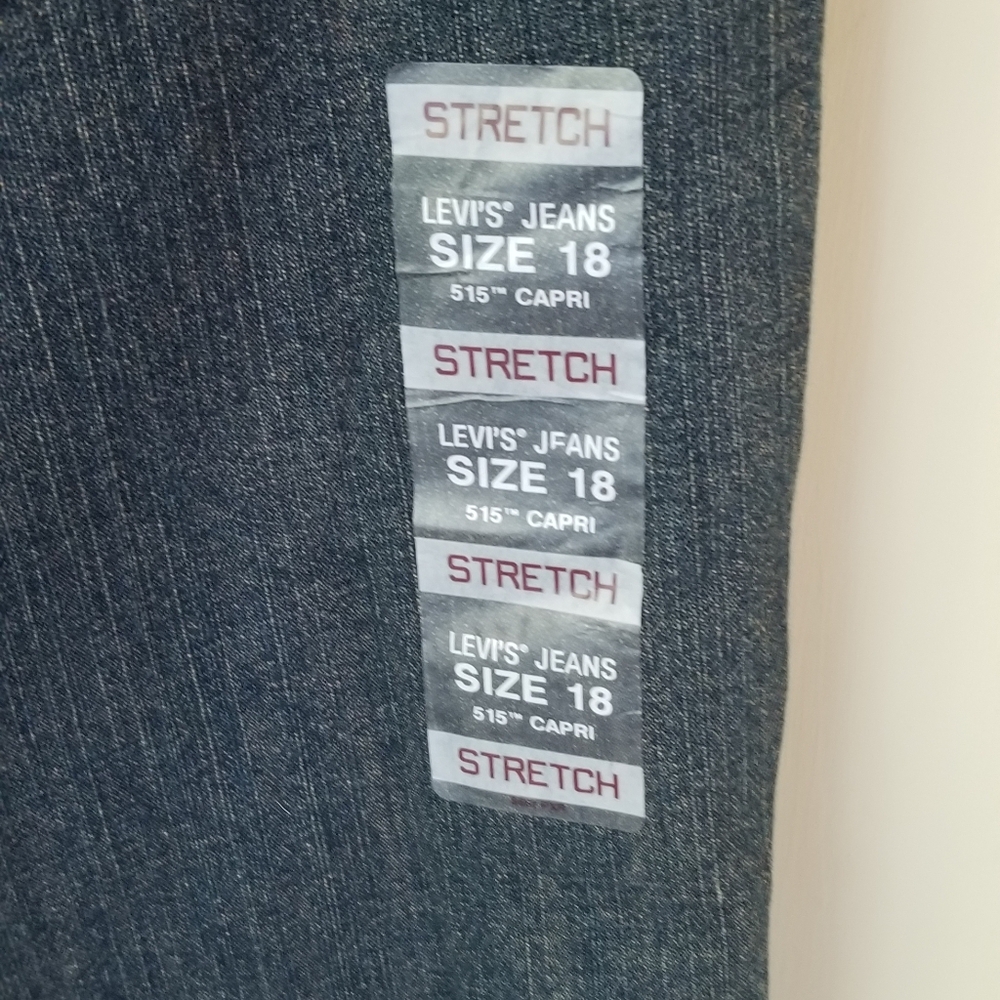 NWT Levi 515 Nouveau Stretch Capris Size 18 - Picture 3 of 9